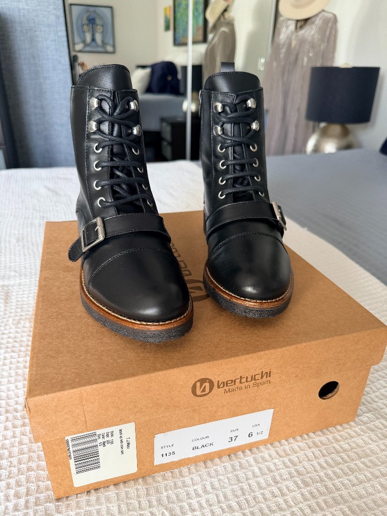 Bertuchi Black Leather Lace-Up Combat Boots Nwt Made In Spain Sz 6.5